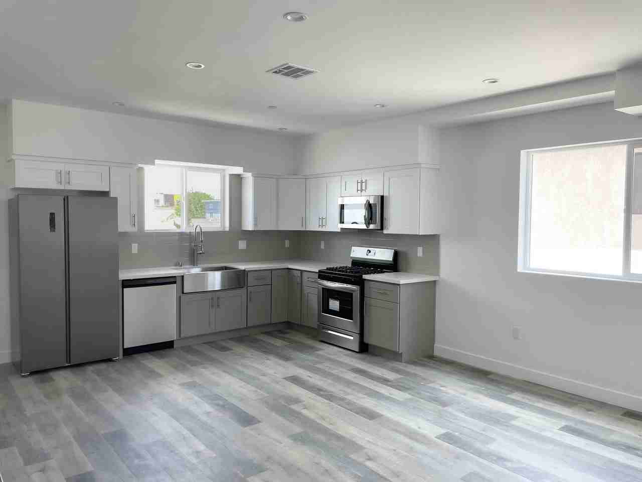 Case Townhomes - Photo 5 of 50