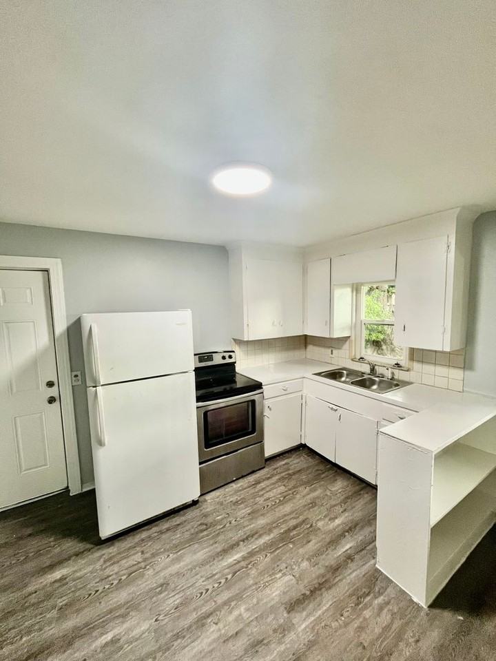 5747 11th St - Photo 2 of 4