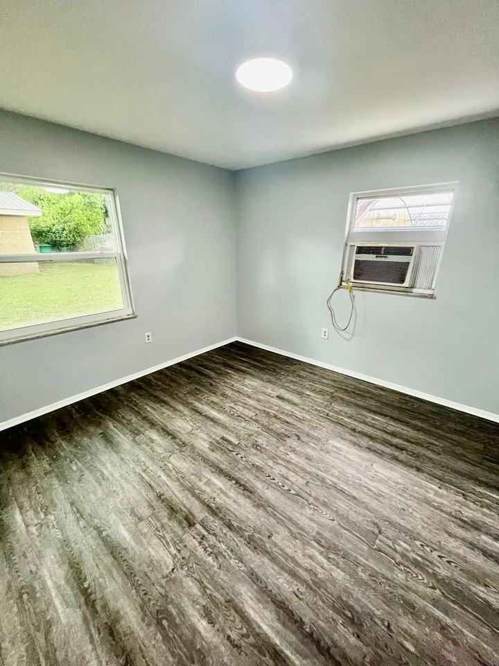 5747 11th St - Photo 3 of 4