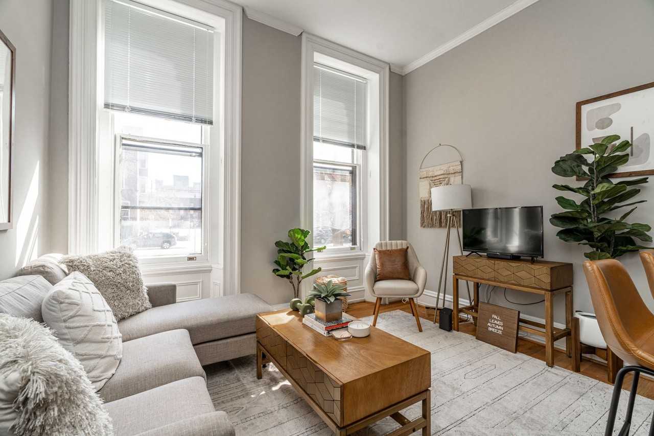 1927 1927 Spring Garden - 1927 | 1F - Photo 2 of 17