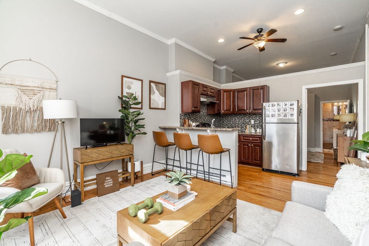 1927 1927 Spring Garden - 1927 | 1F - Photo 5 of 17