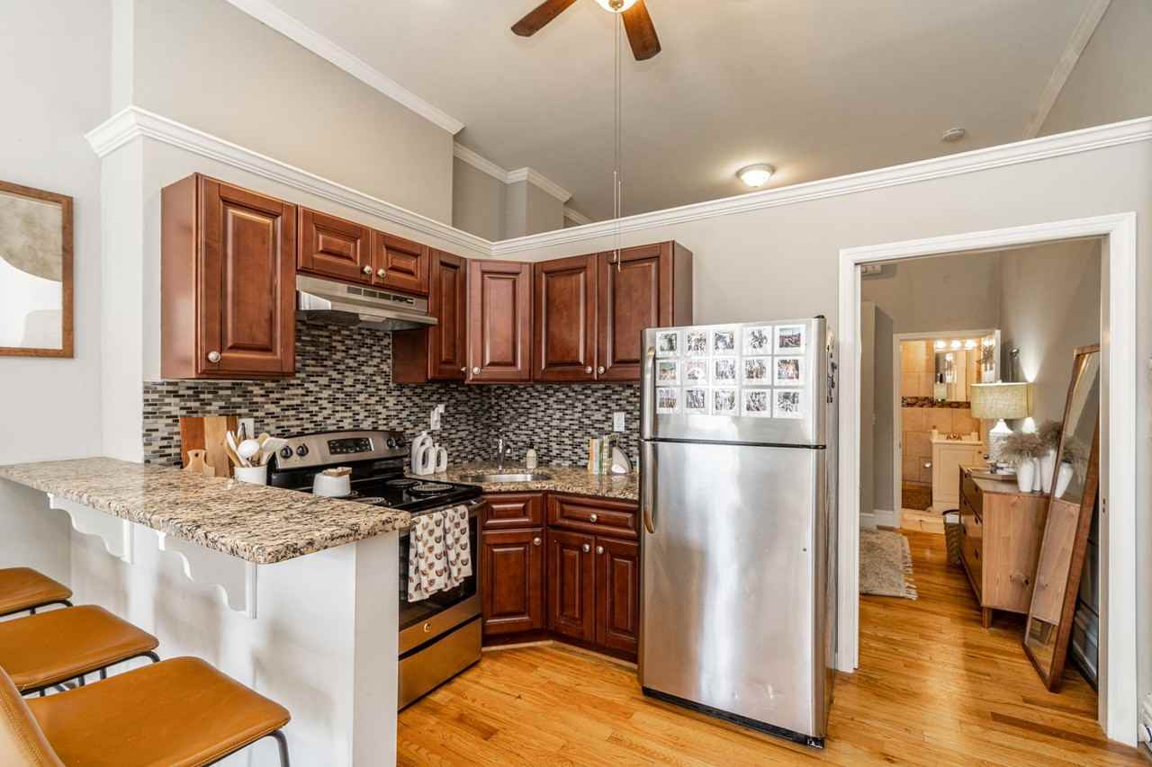 1927 1927 Spring Garden - 1927 | 1F - Photo 7 of 17