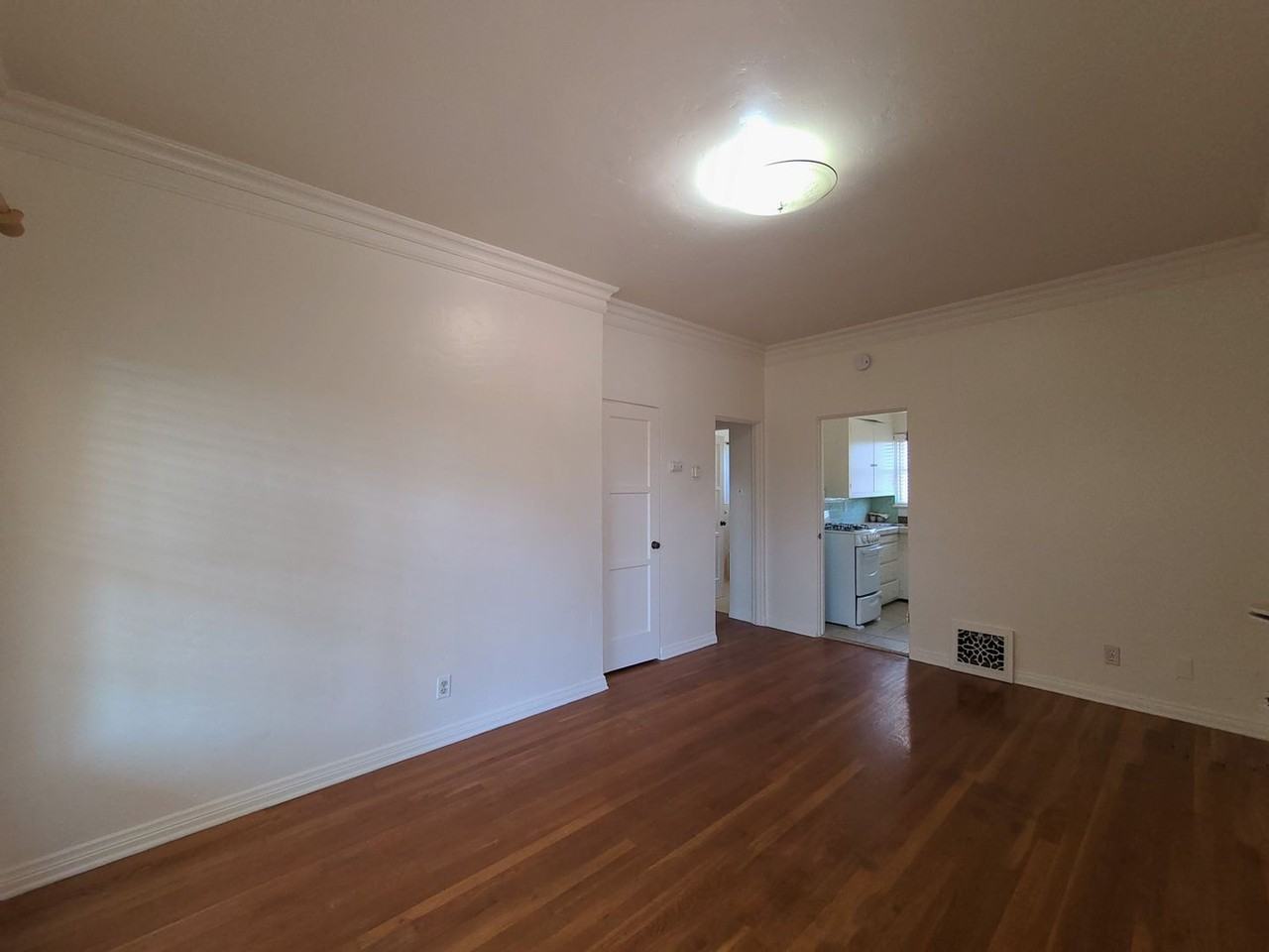 510 Upas St - Photo 5 of 12