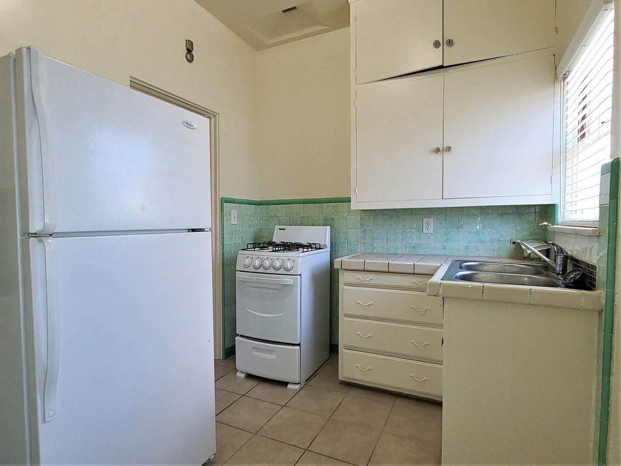 510 Upas St - Photo 6 of 12
