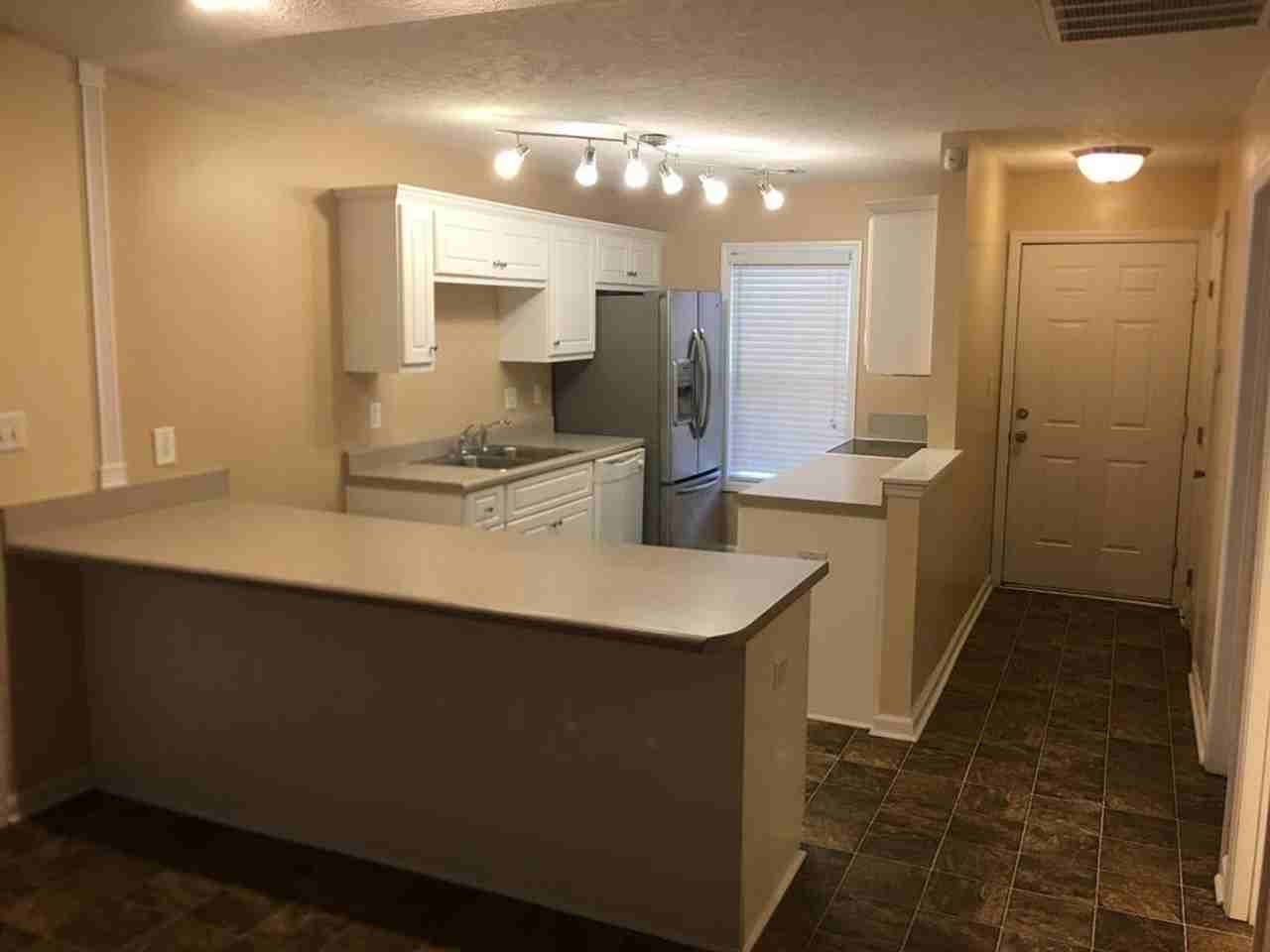 6005 Sanibel Dr - Photo 3 of 11