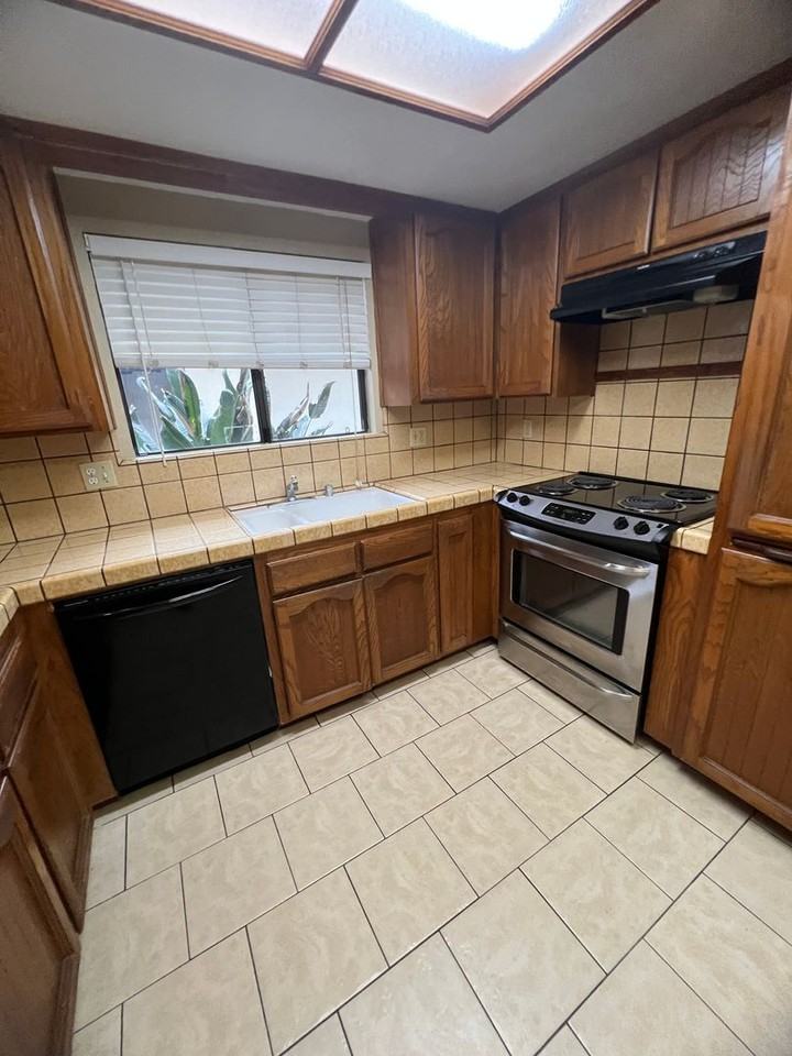 424 E Prosperity Ave - Photo 4 of 10