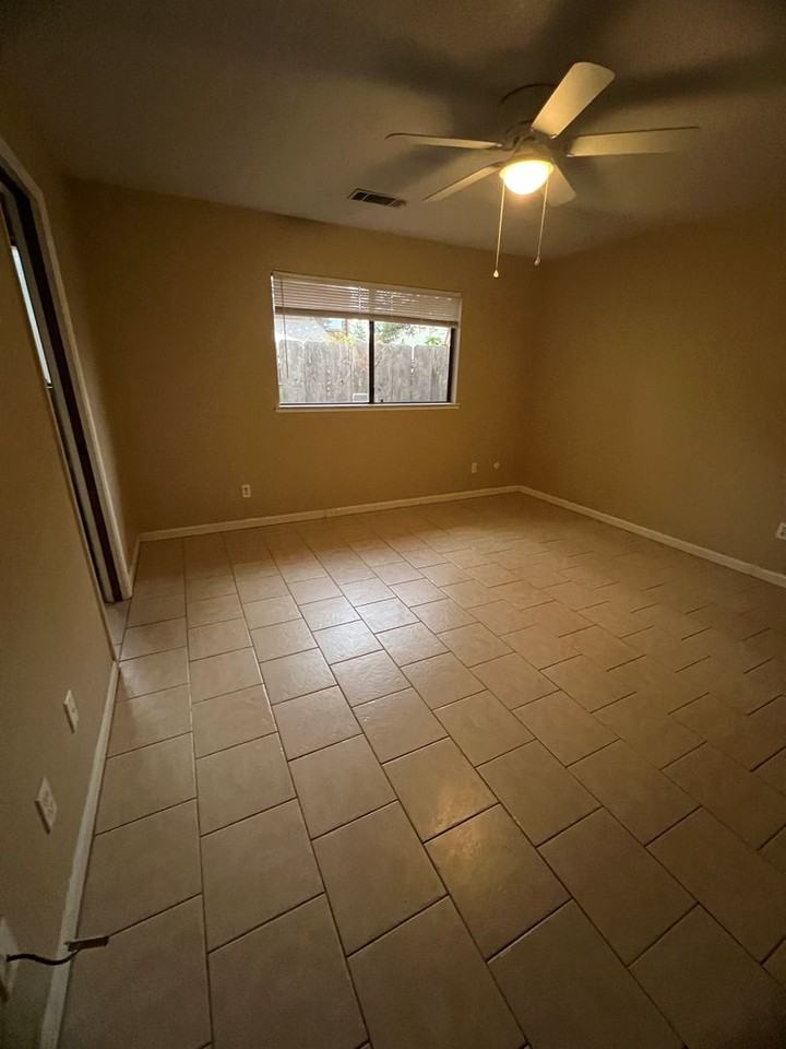 424 E Prosperity Ave - Photo 7 of 10