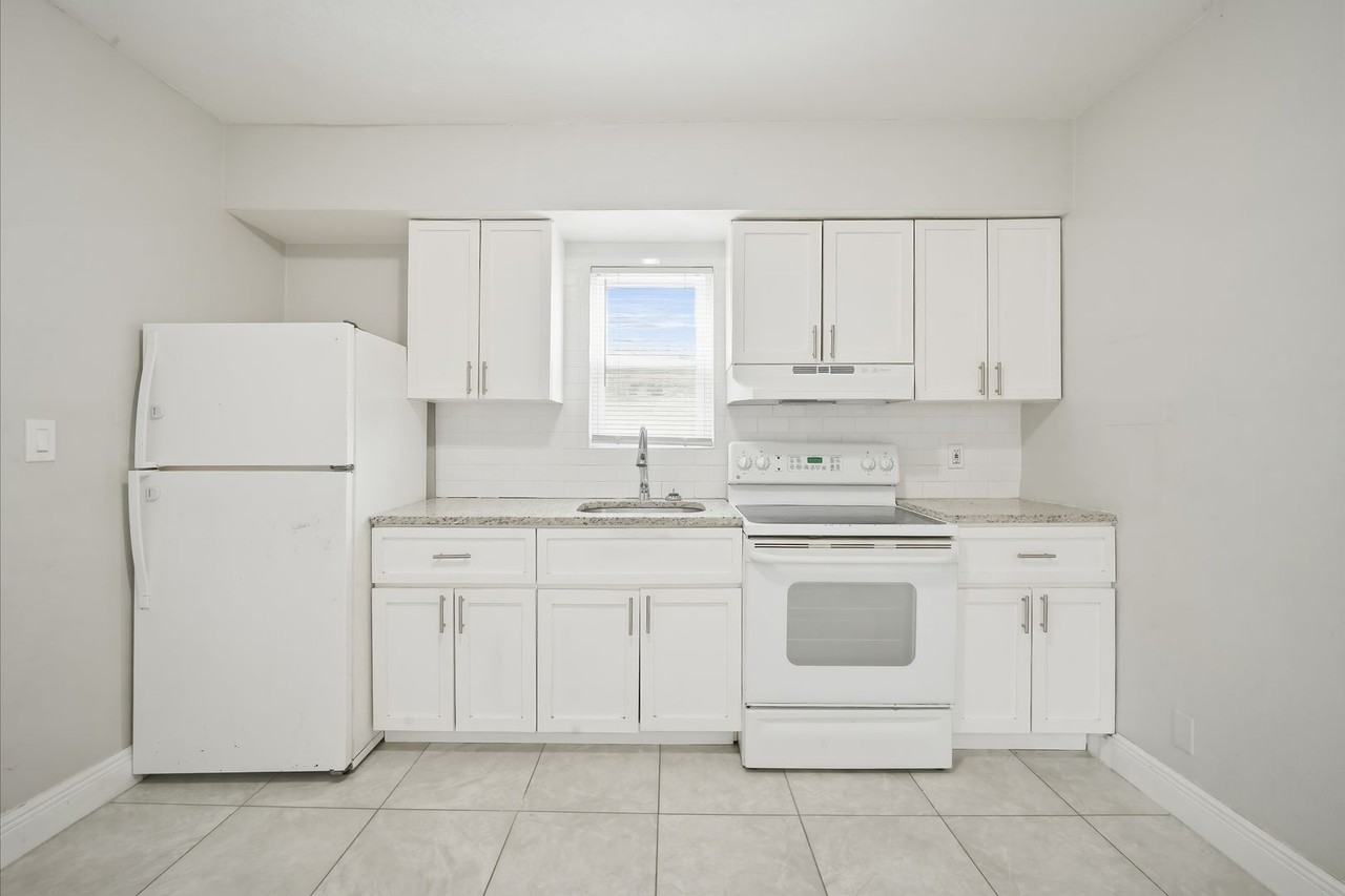 8419 N Semmes St - Photo 4 of 18