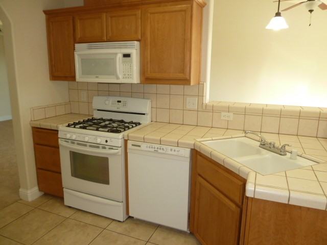 4180 Pembroke Ln - Photo 7 of 15