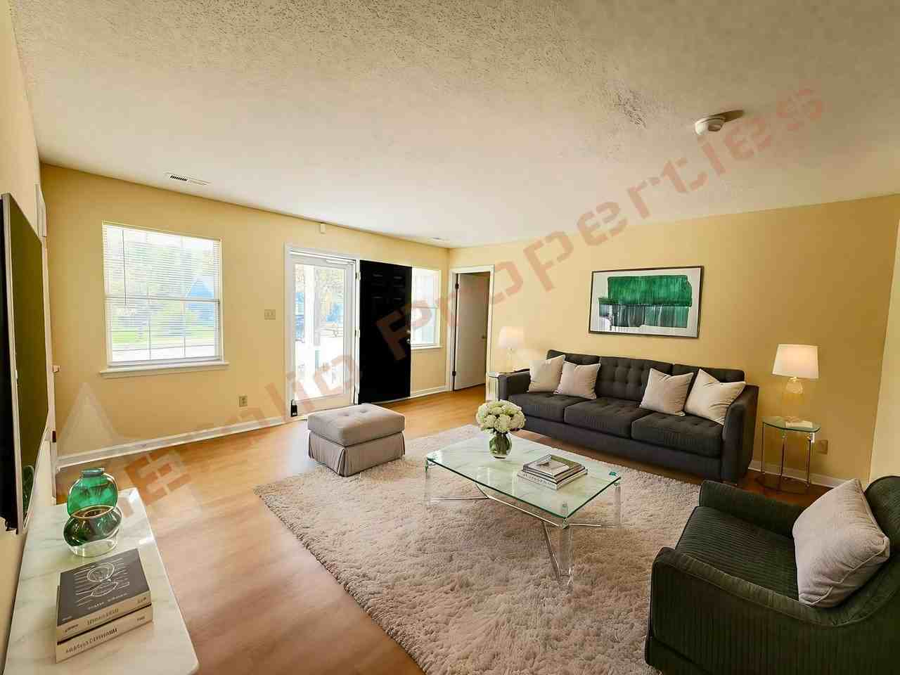 703 Larchwood Dr - Photo 3 of 20