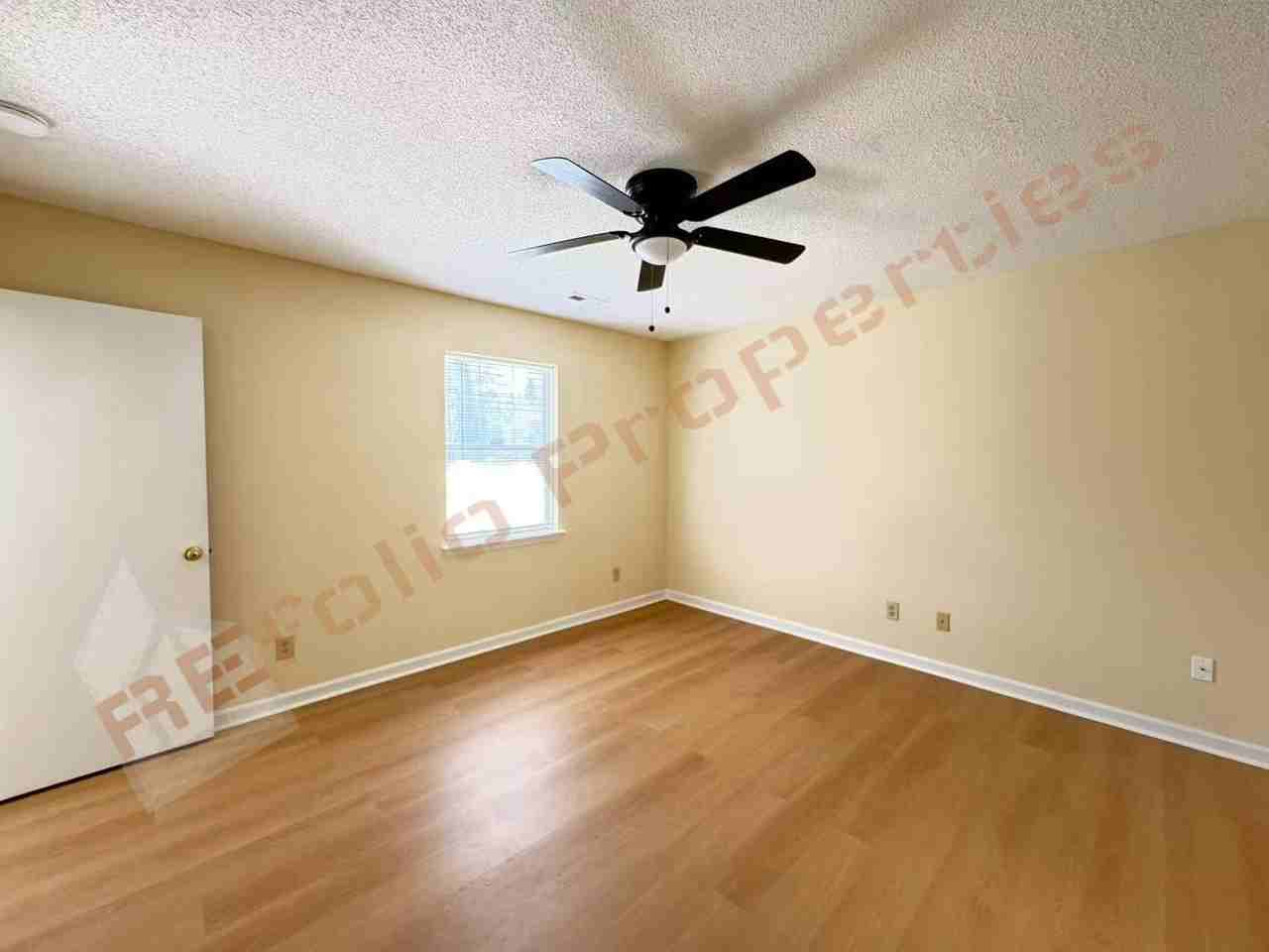 703 Larchwood Dr - Photo 5 of 20