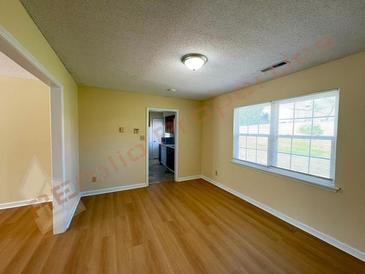 703 Larchwood Dr - Photo 6 of 20