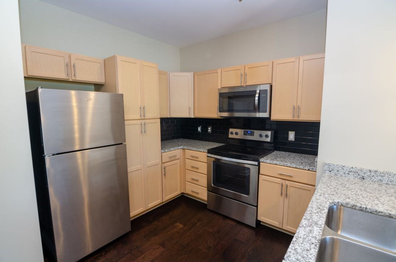 1118 Litton Ave - Photo 3 of 14
