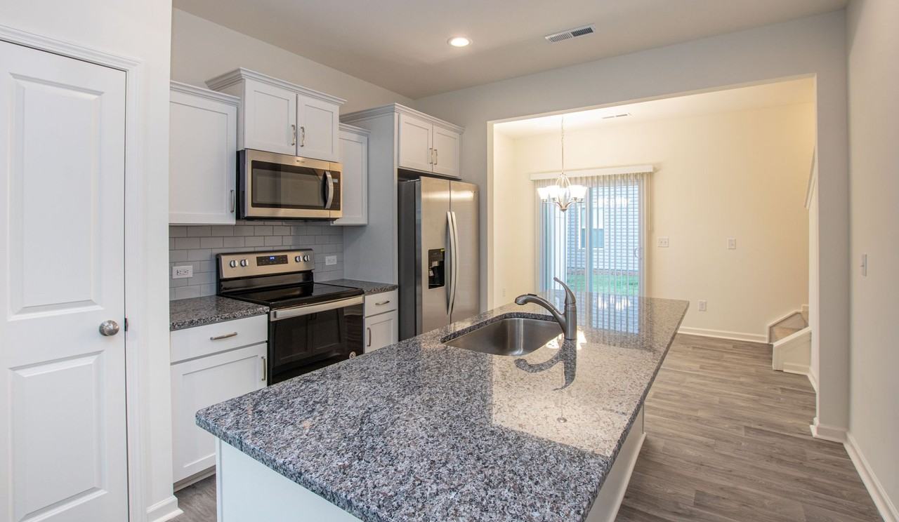 14145 Clayborn St - Photo 3 of 16