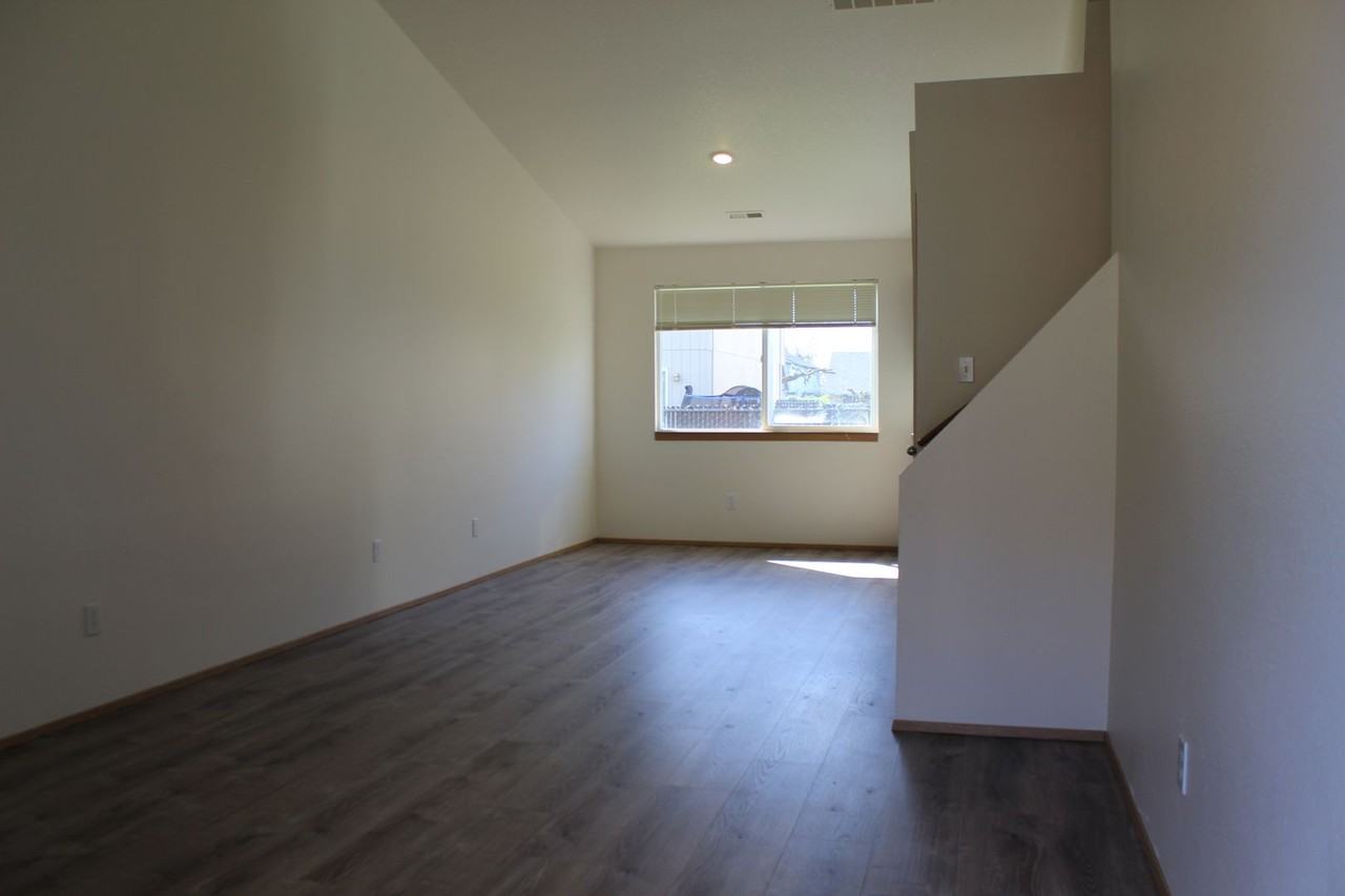 33037 Nw Laurel St - Photo 2 of 14