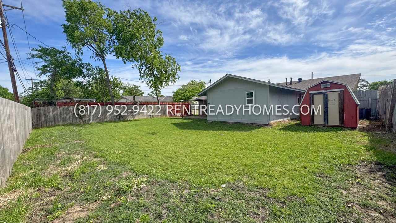 2613 Fairbrook St - Photo 5 of 34