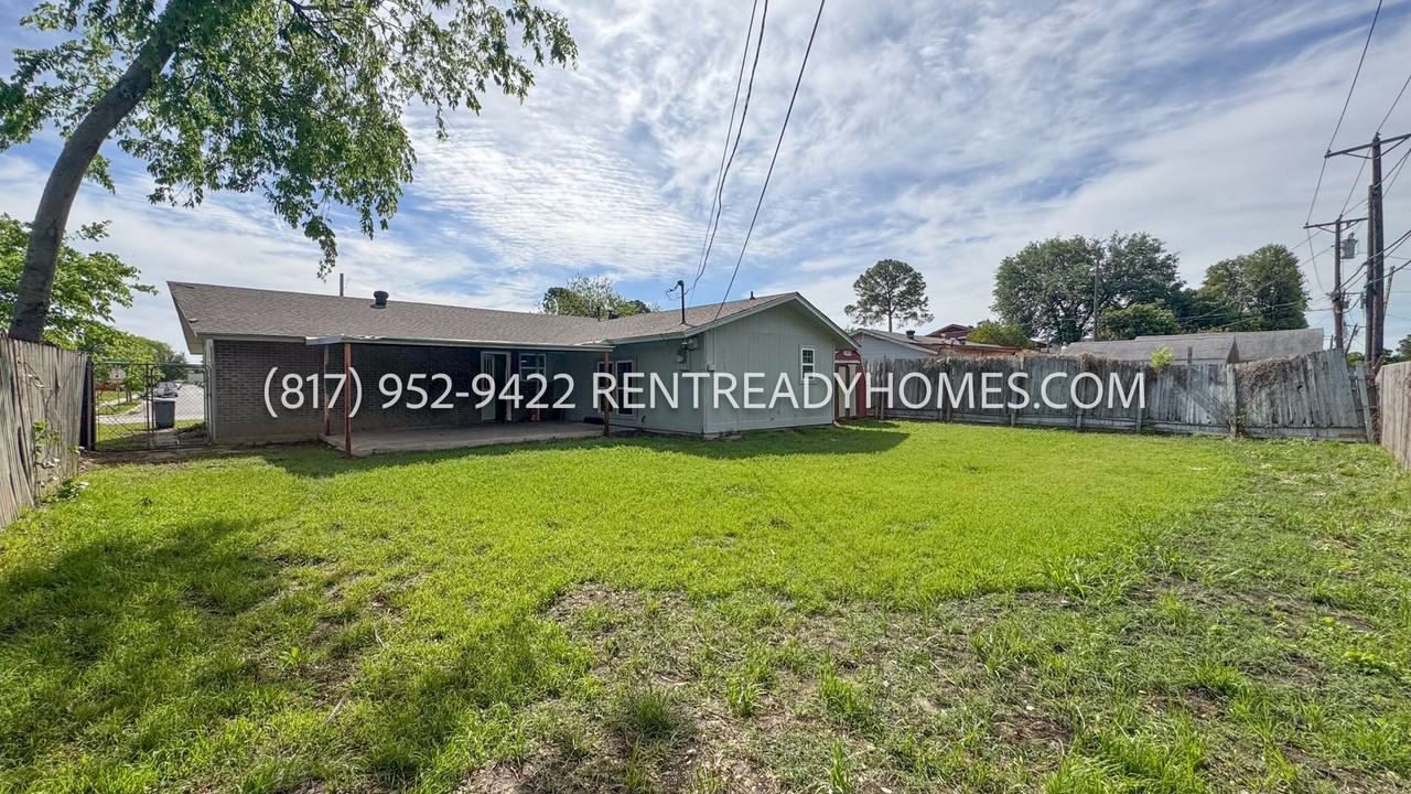 2613 Fairbrook St - Photo 6 of 34