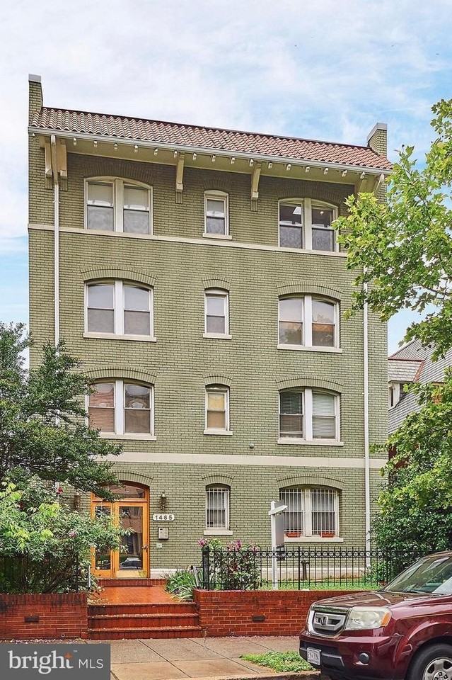 1465 Columbia Rd Nw - Photo 5 of 23