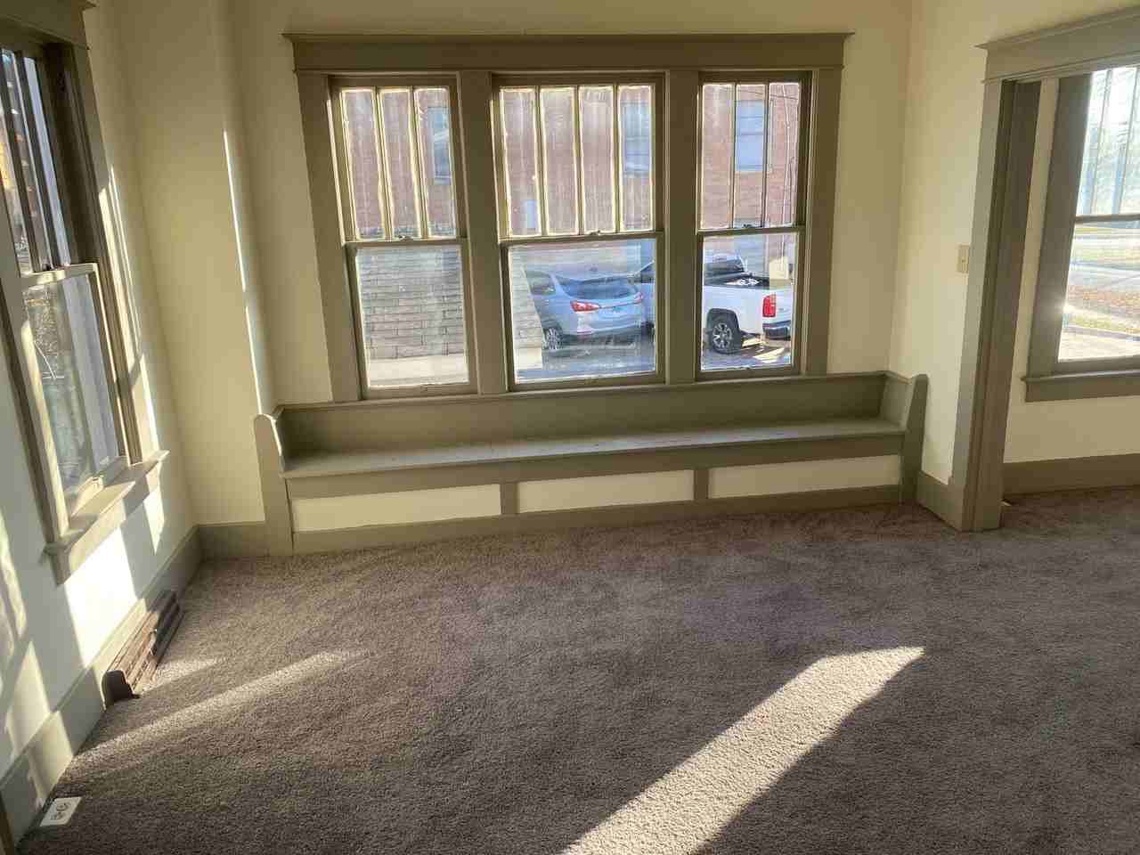 606 W Cherry St - Photo 2 of 11