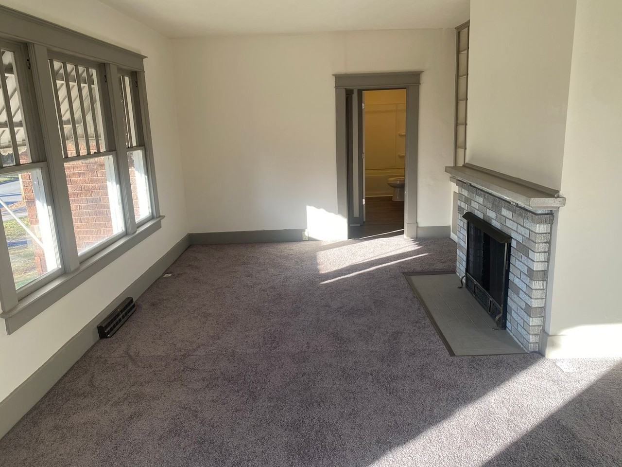 606 W Cherry St - Photo 3 of 11