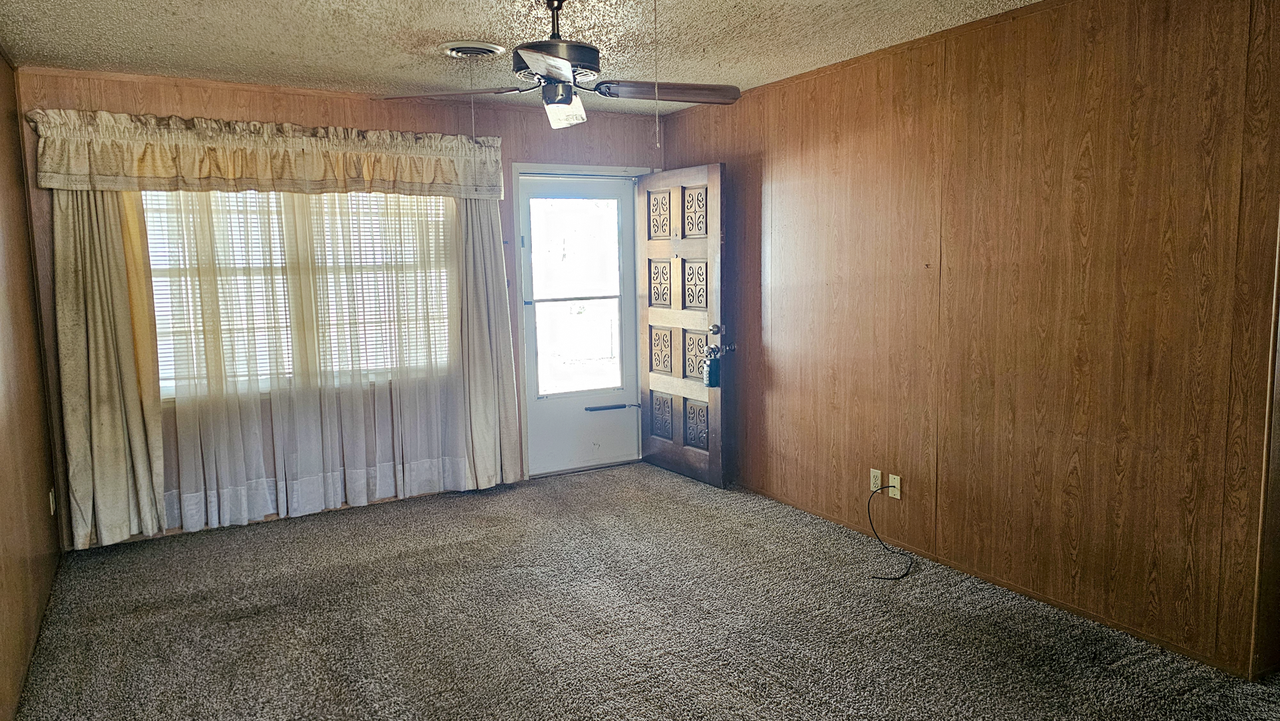 3806 Mesa Verde Dr - Photo 2 of 17