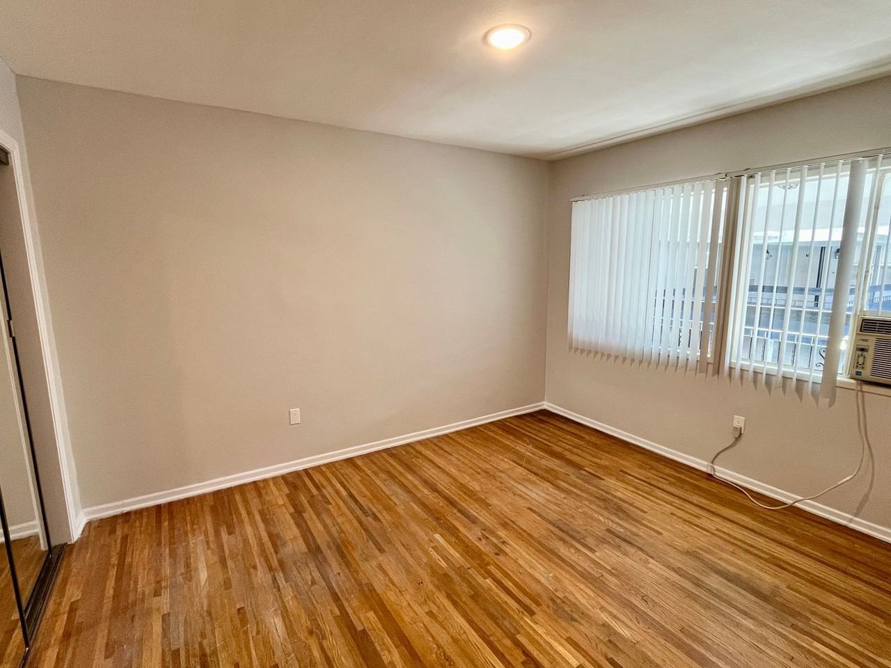 1945 Glendon Avenue - Photo 7 of 29