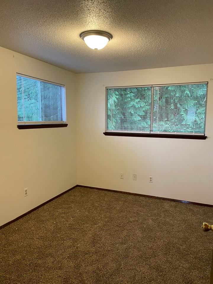 1314 S 2nd St - Photo 6 of 13