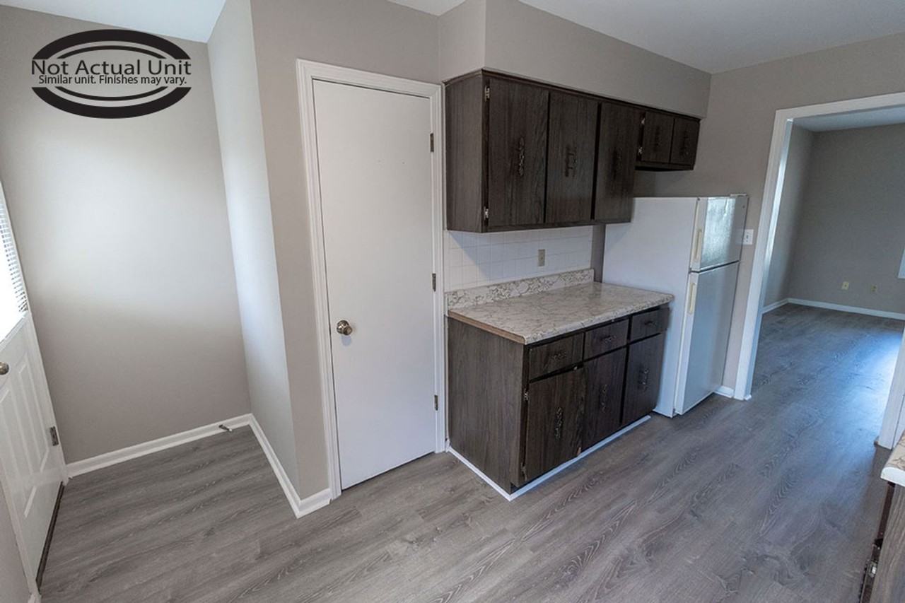 2932 Leeway Dr #D - Photo 5 of 23