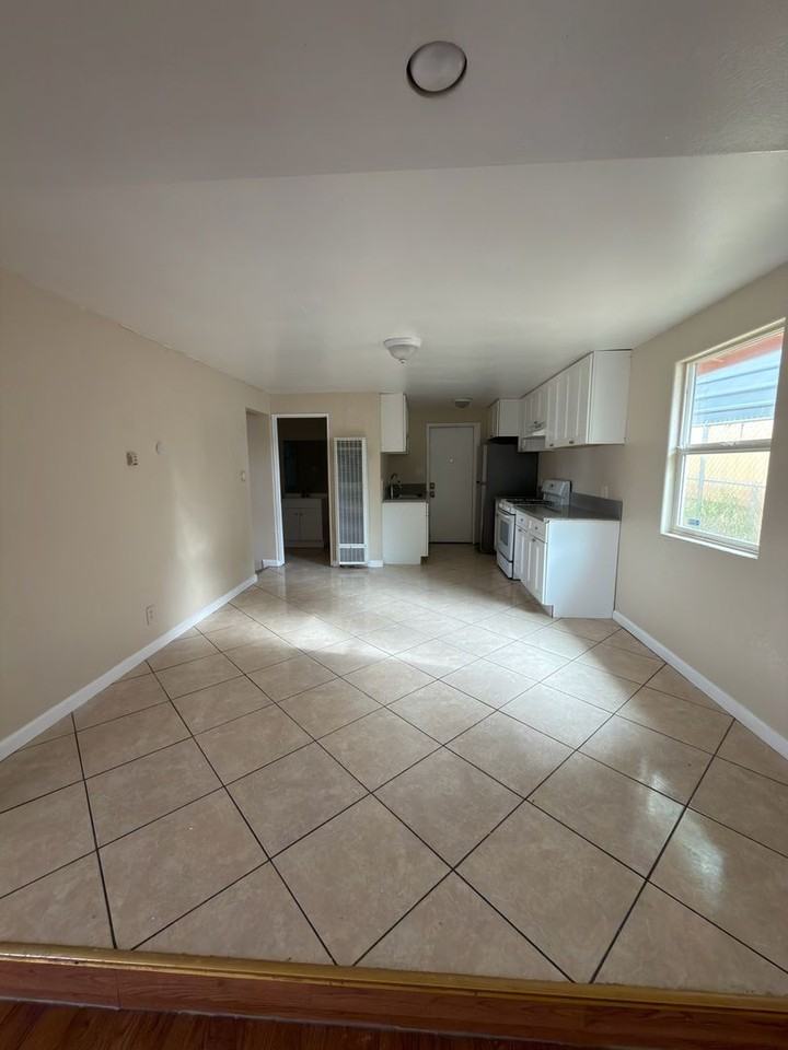 12345 Adams St - Photo 4 of 9