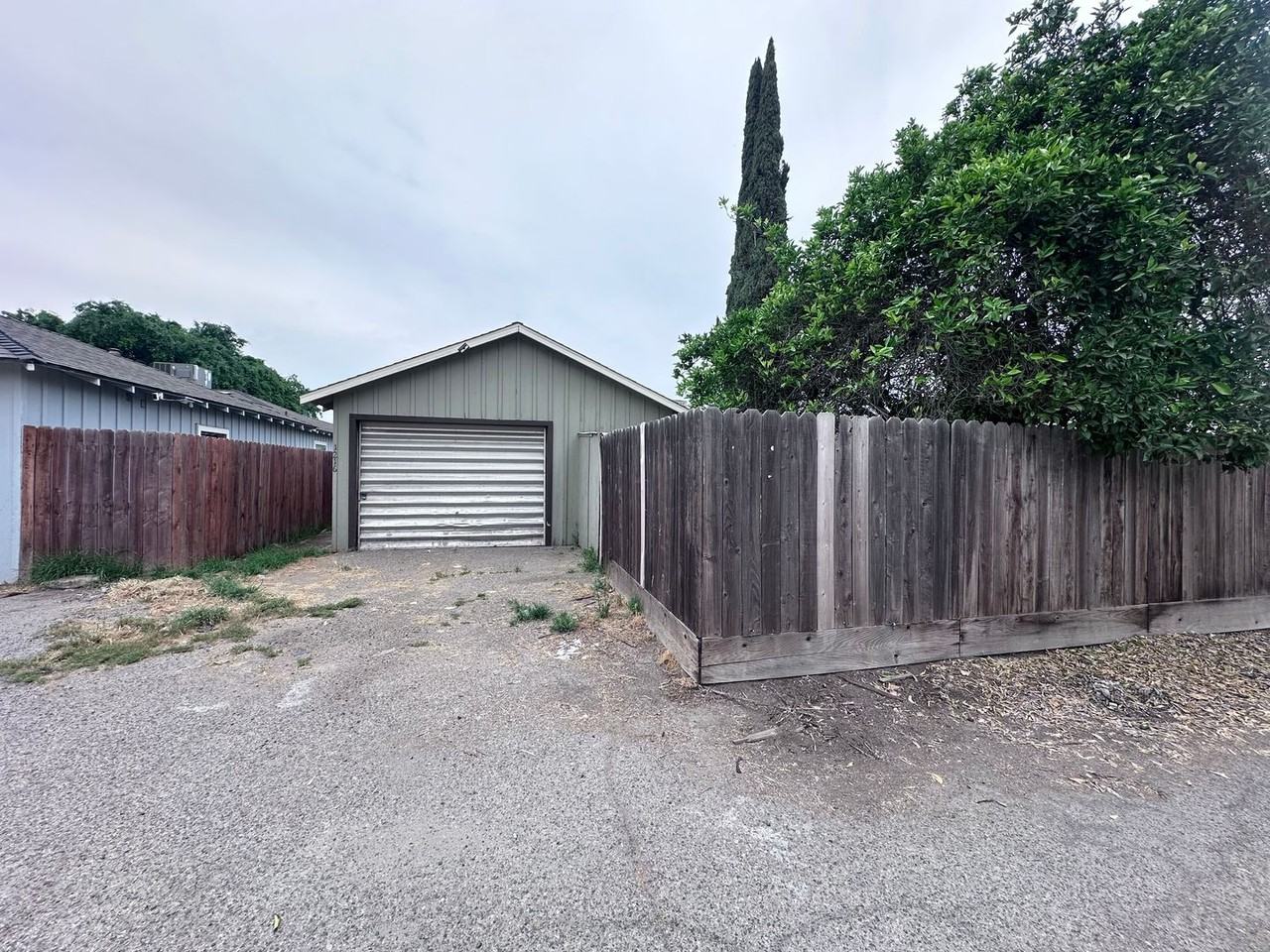 1216 N Conyer St - Photo 4 of 6