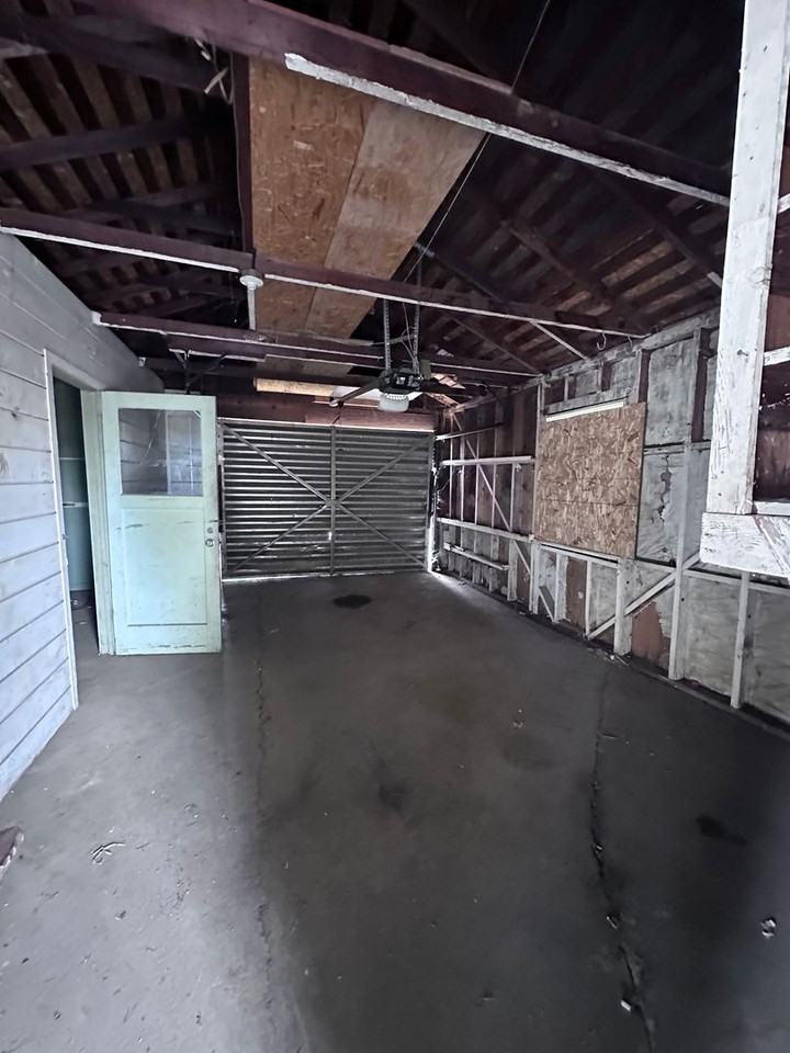 1216 N Conyer St - Photo 5 of 6