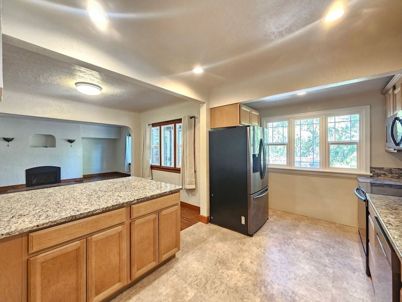 1922 E 18th Ave - Photo 4 of 50