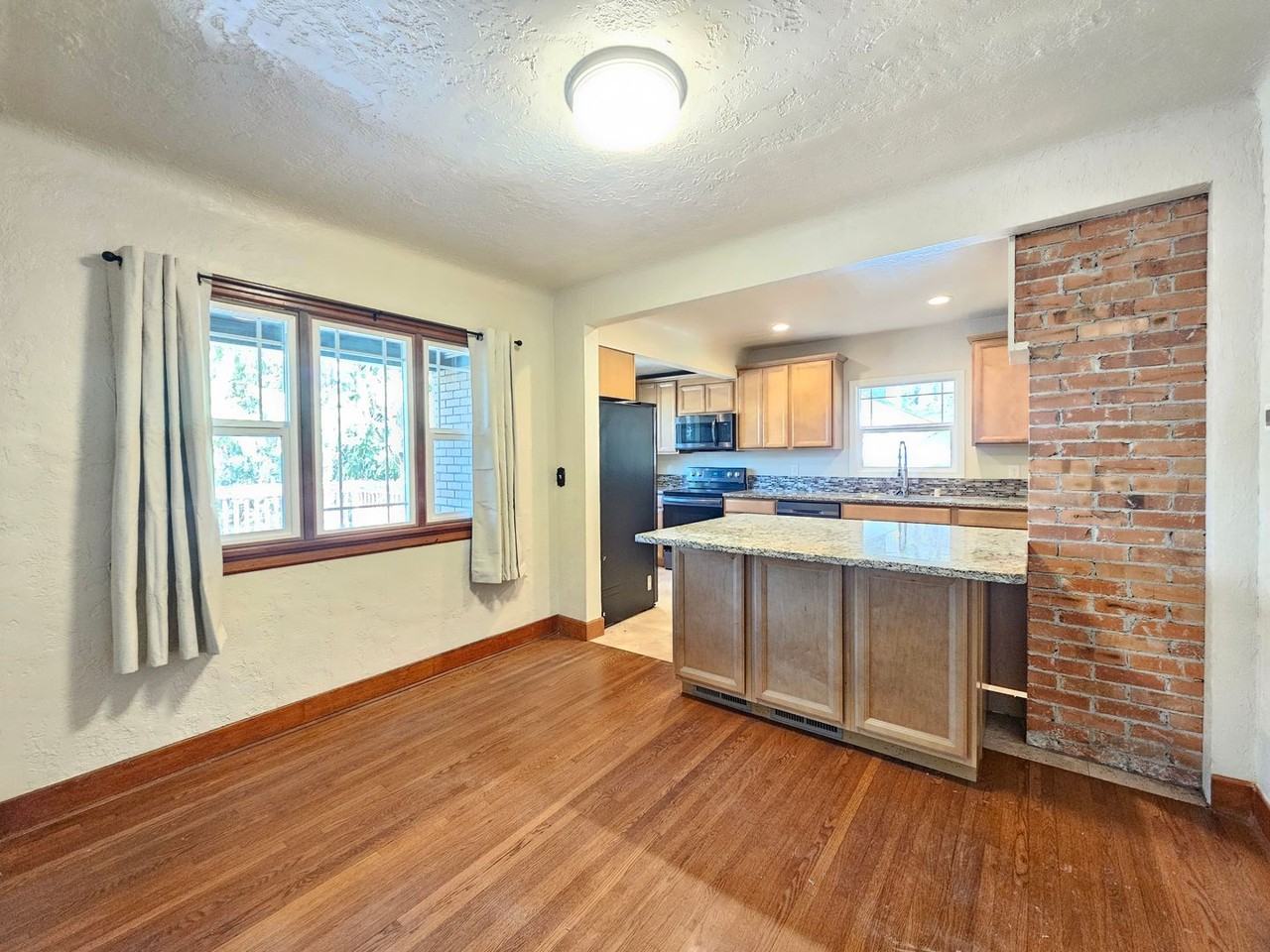 1922 E 18th Ave - Photo 6 of 50