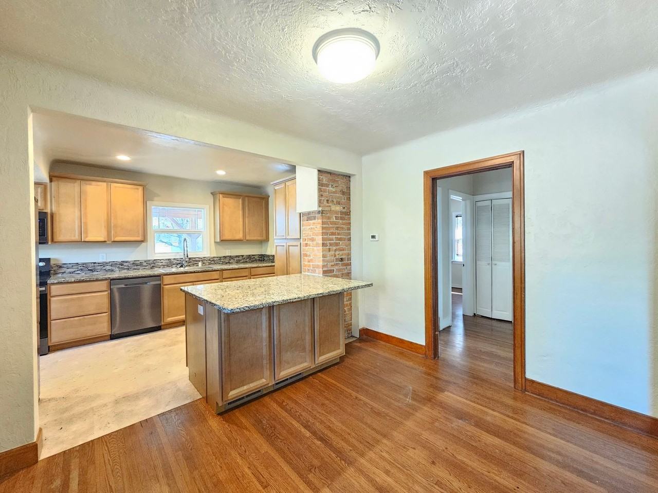 1922 E 18th Ave - Photo 7 of 50