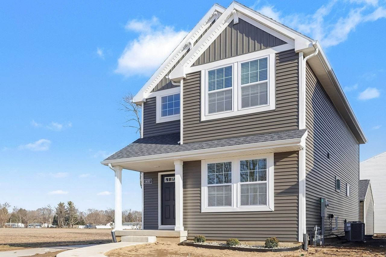 6138 Aurelius Rd - Photo 3 of 23