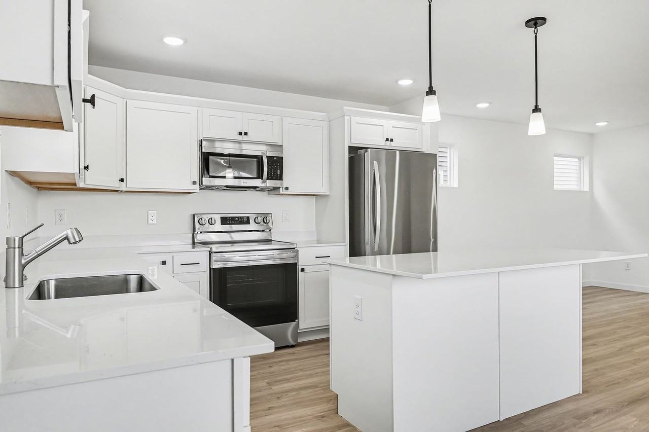 6138 Aurelius Rd - Photo 4 of 23