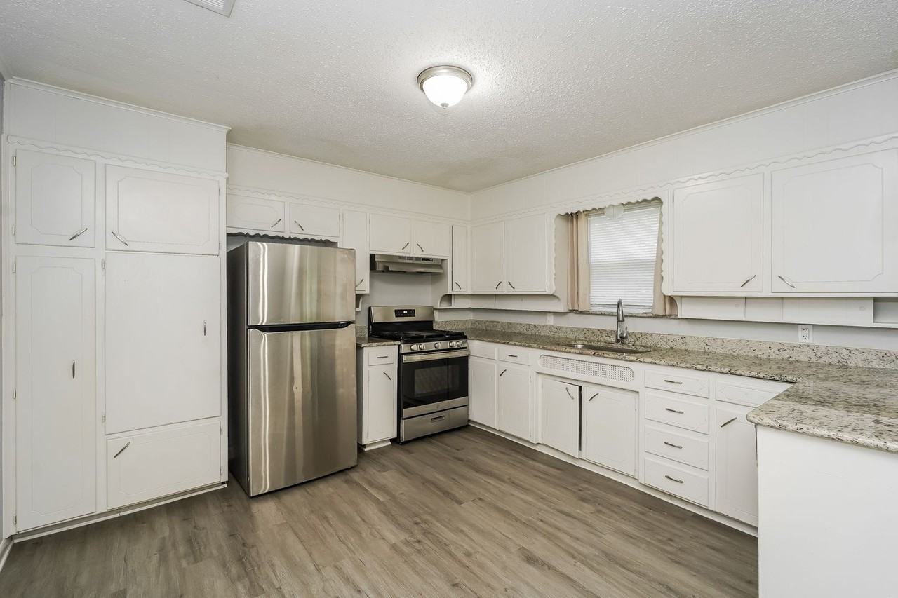 3429 Falcon Dr - Photo 3 of 15