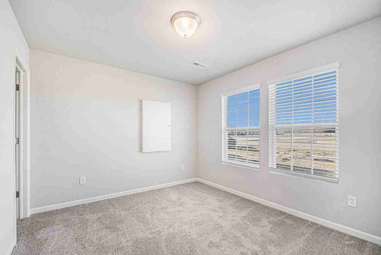 1002 Maple Ave - Photo 4 of 19