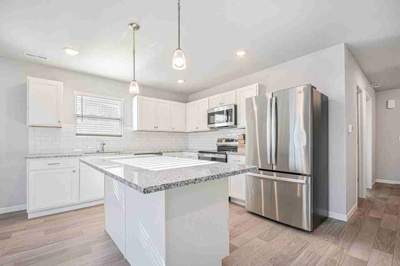 1002 Maple Ave - Photo 6 of 19