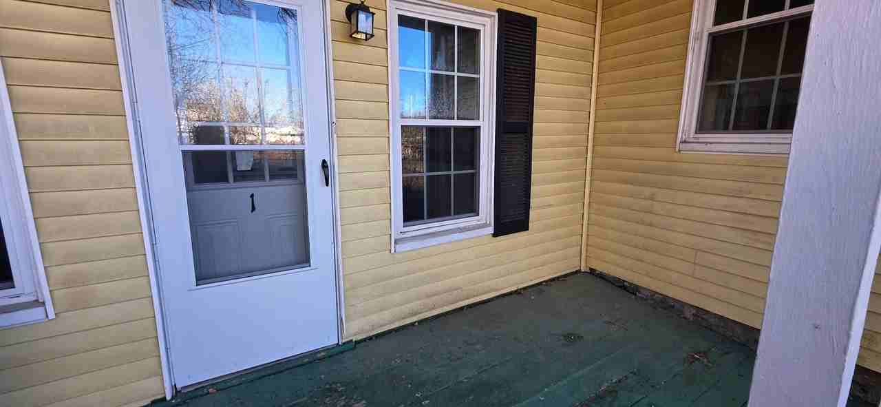 72 Common St - Photo 2 of 12