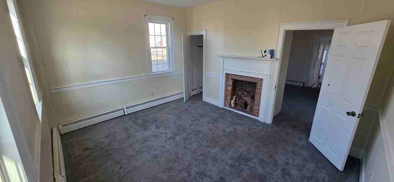 72 Common St - Photo 4 of 12