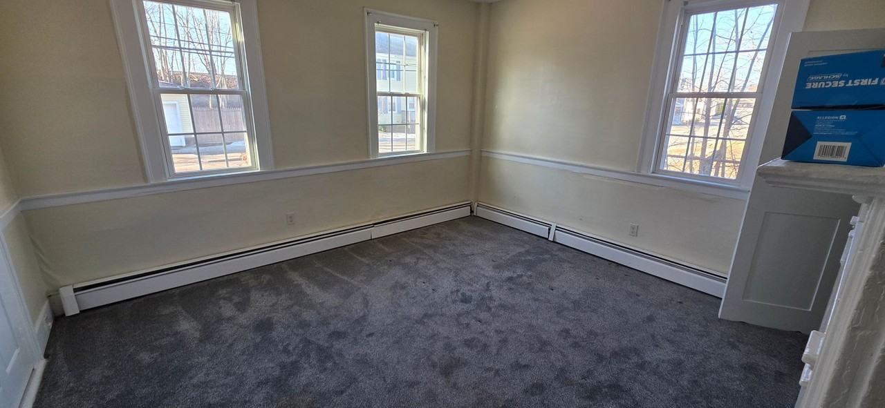 72 Common St - Photo 5 of 12