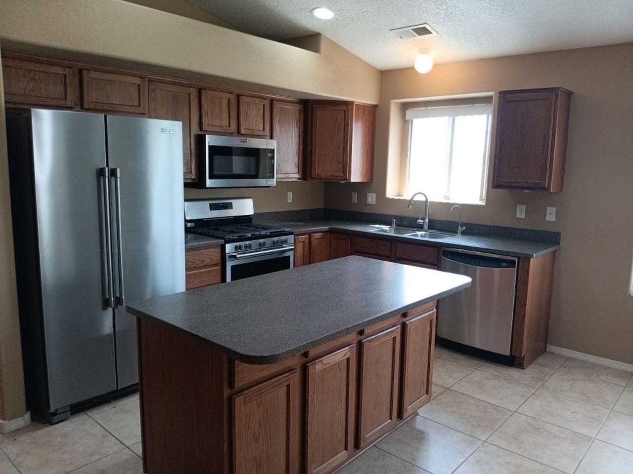 1011 Blue Sage Rd Ne - Photo 4 of 20