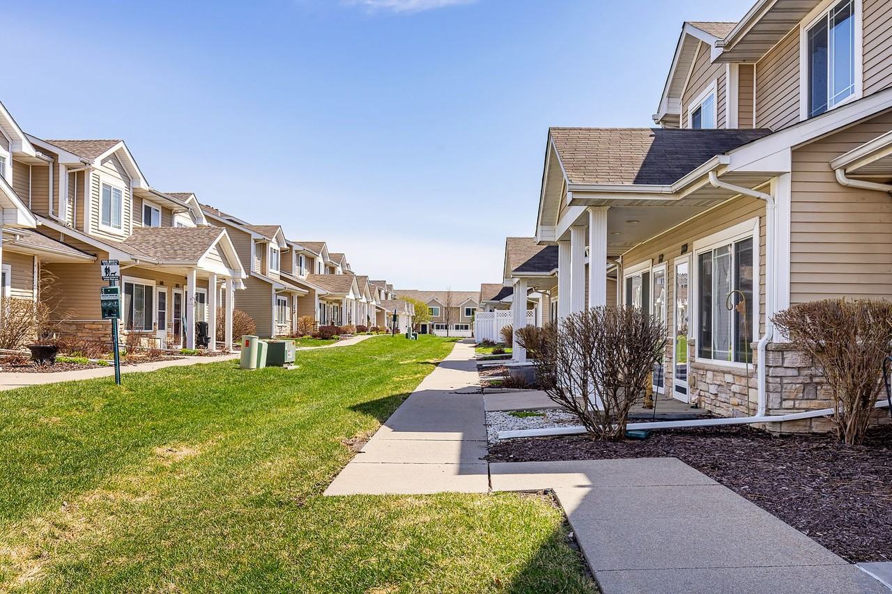 1108 Ne 7th Ln - Photo 3 of 27