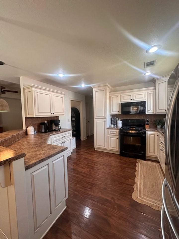 600 Wycliffe Dr - Photo 2 of 15