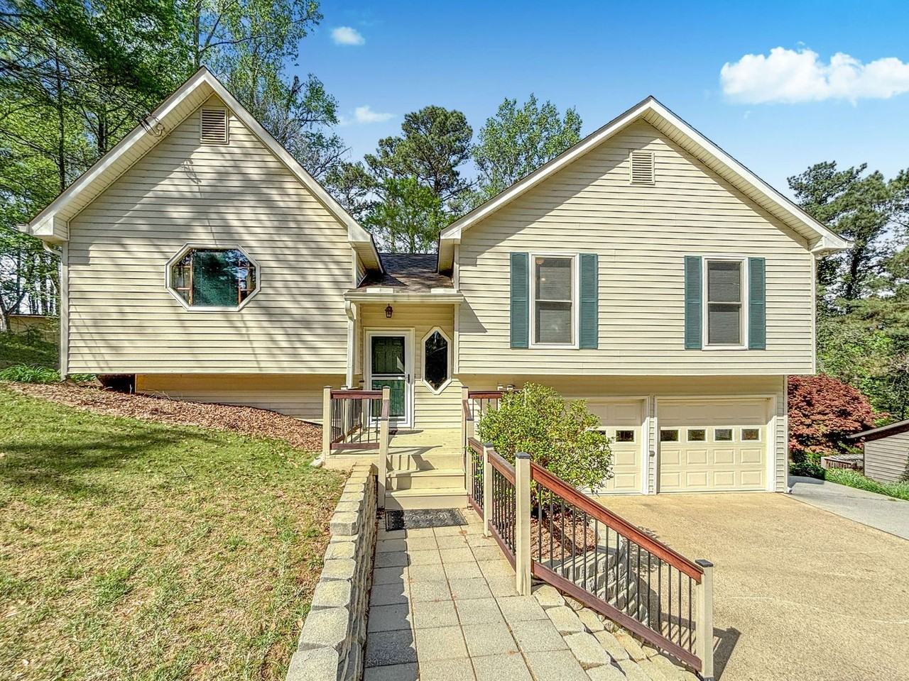 4476 Calumet Dr Nw - Photo 3 of 33