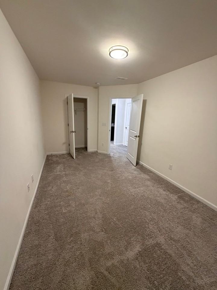 419 Trotters Ln - Photo 2 of 21