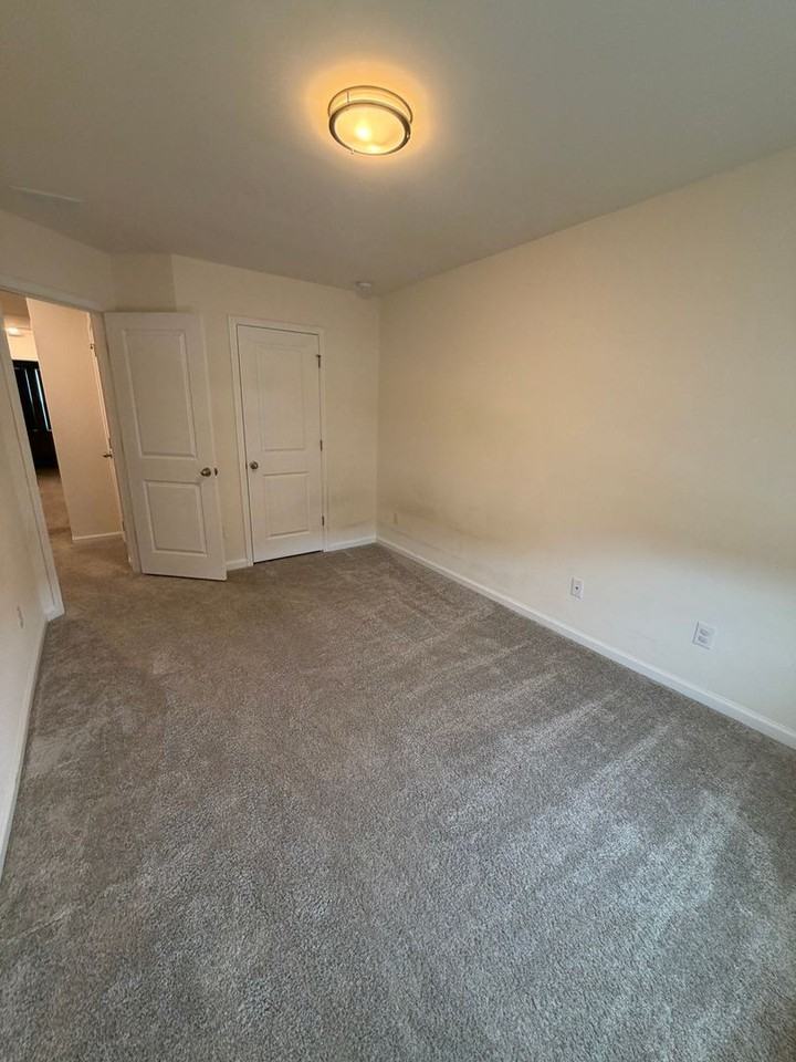 419 Trotters Ln - Photo 3 of 21