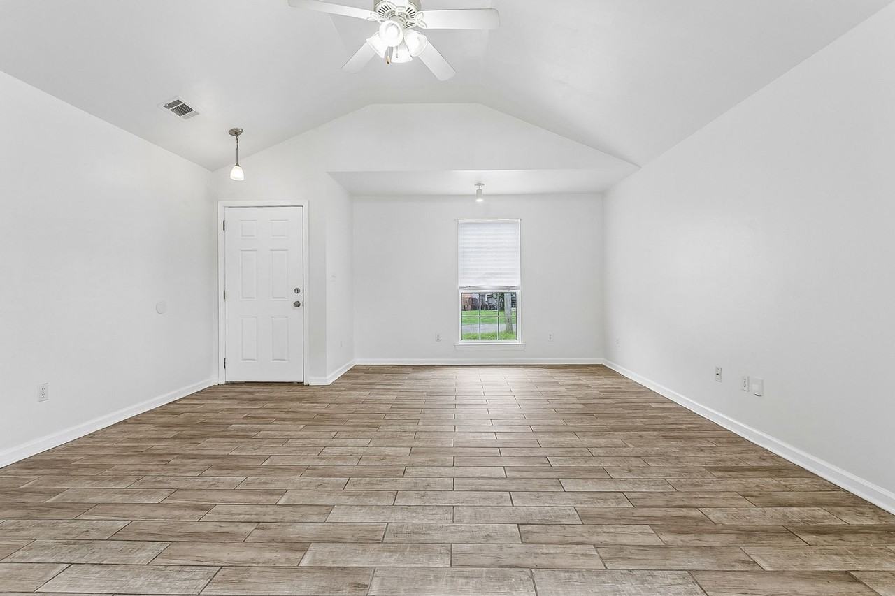 3531 Adrian St - Photo 2 of 11