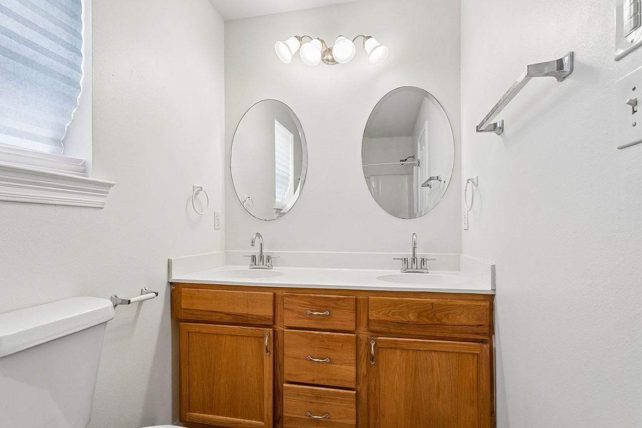 3531 Adrian St - Photo 6 of 11